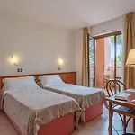 Ricci - 4*